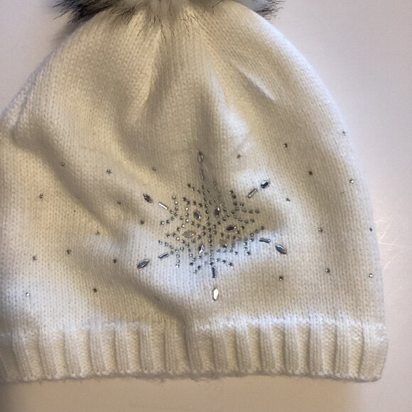 BB Collection White Snowflake Beaded Beanie Knit Hat Winter Skiing Warm Toque - Picture 2 of 7